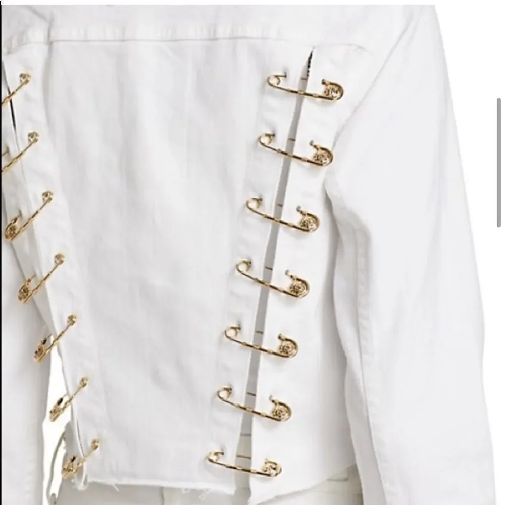 🔥 🧷 NWT L’AGENCE ARIA SAFETY PIN CROPPED DENIM JEAN JACKET - Picture 3 of 13